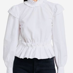 Bohemian and romantic poplin blouse with elegant shoulder ruffles.